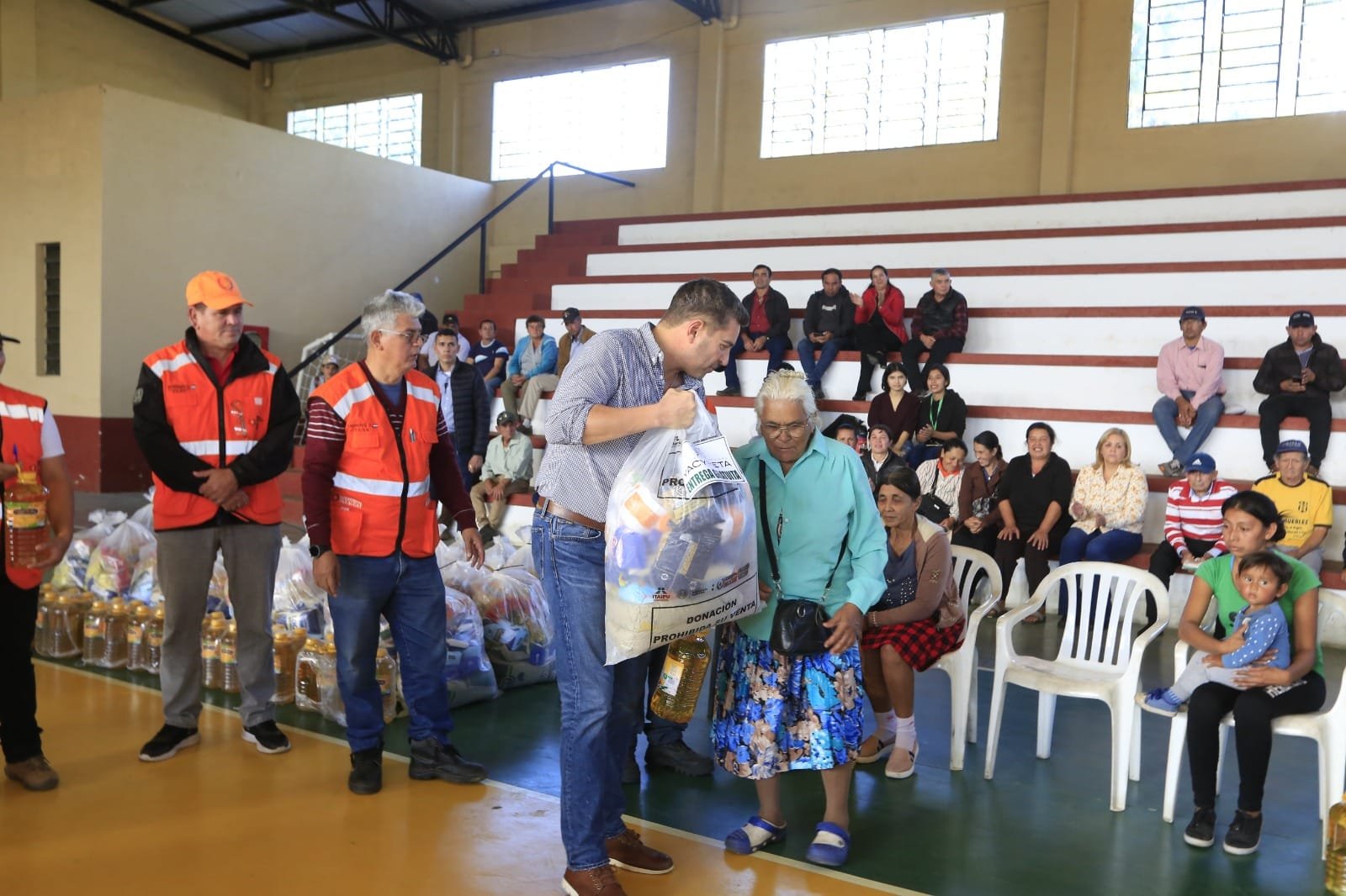 Entrega de Kits de alimentos en San Juan de Ñeembucú.