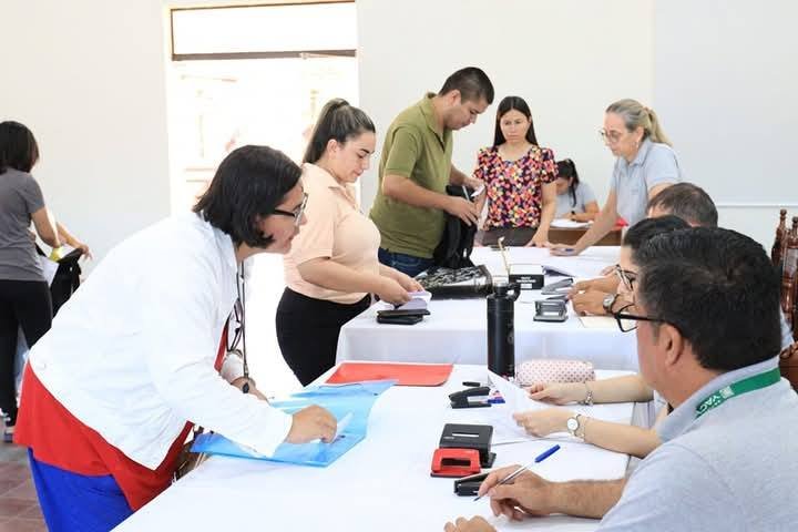 Inició la recepción de documentos para renovación de becas en el departamento de Ñeembucú.