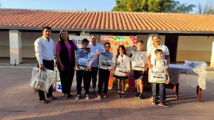 Inició la entrega de kits escolares en todas las instituciones educativas de Ñeembucú.